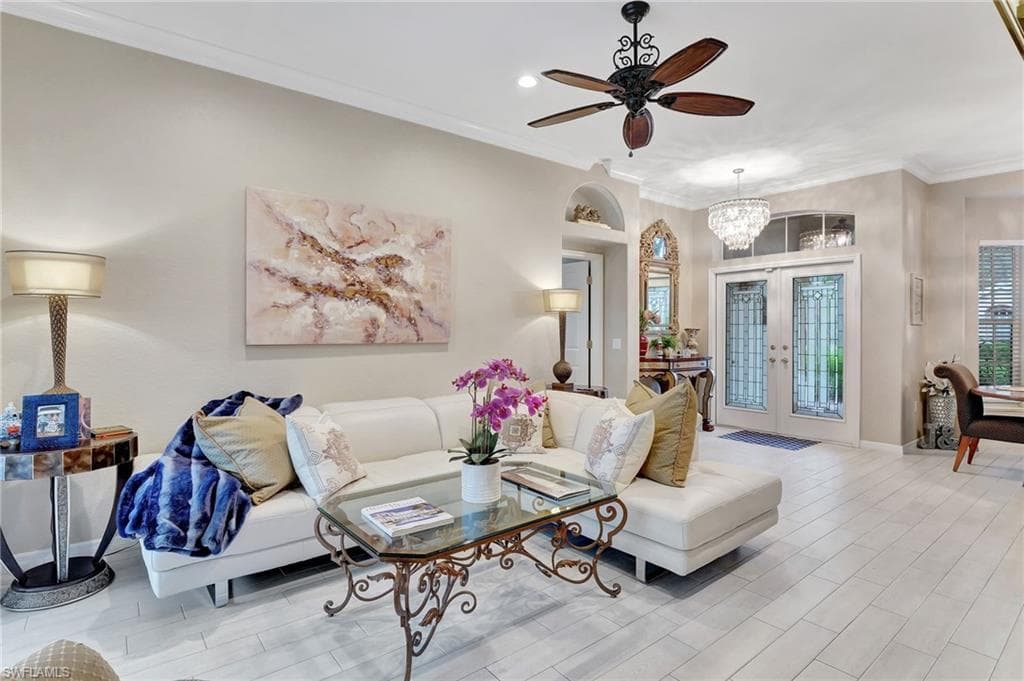 74 Erin Way, Naples, FL 34119-7