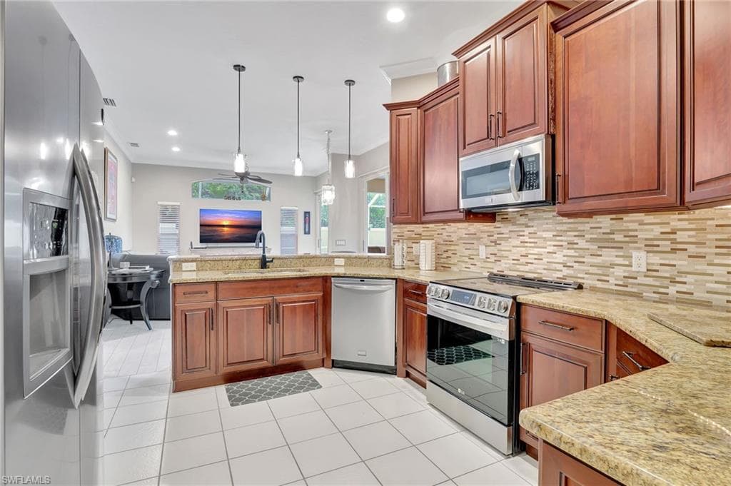 74 Erin Way, Naples, FL 34119-8
