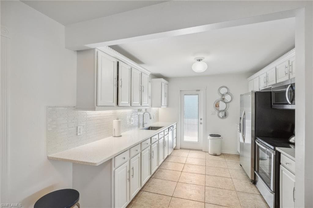 702 107th Ave N, Naples, FL 34108-10