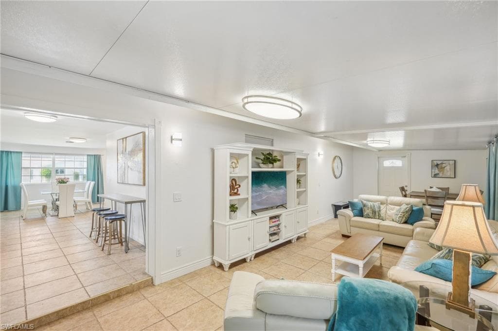 702 107th Ave N, Naples, FL 34108-16