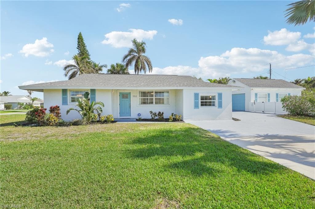 702 107th Ave N, Naples, FL 34108-1