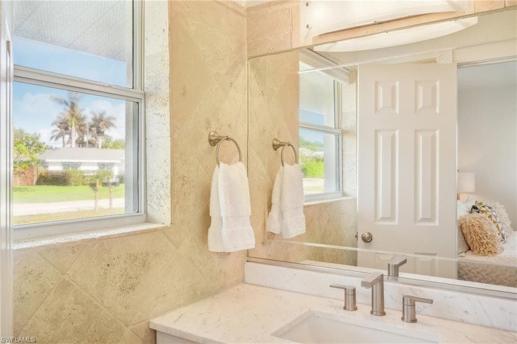 702 107th Ave N, Naples, FL 34108-21
