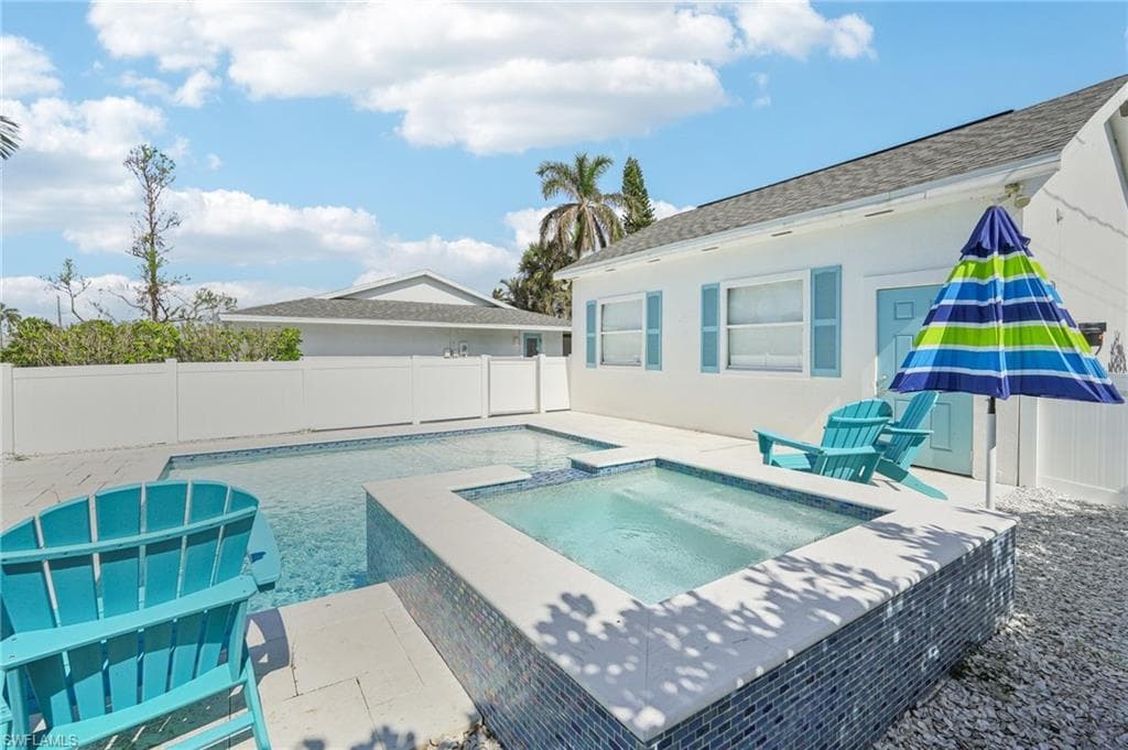 702 107th Ave N, Naples, FL 34108-36