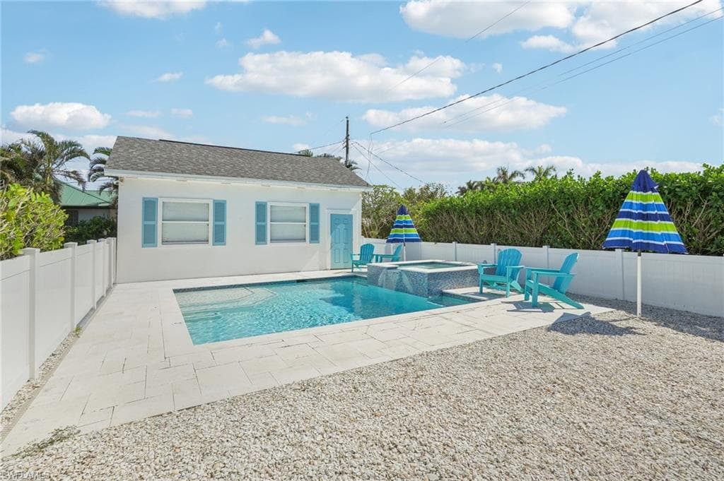 702 107th Ave N, Naples, FL 34108-37