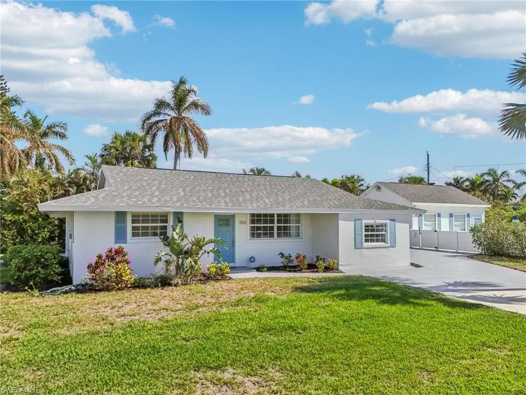 702 107th Ave N, Naples, FL 34108-39