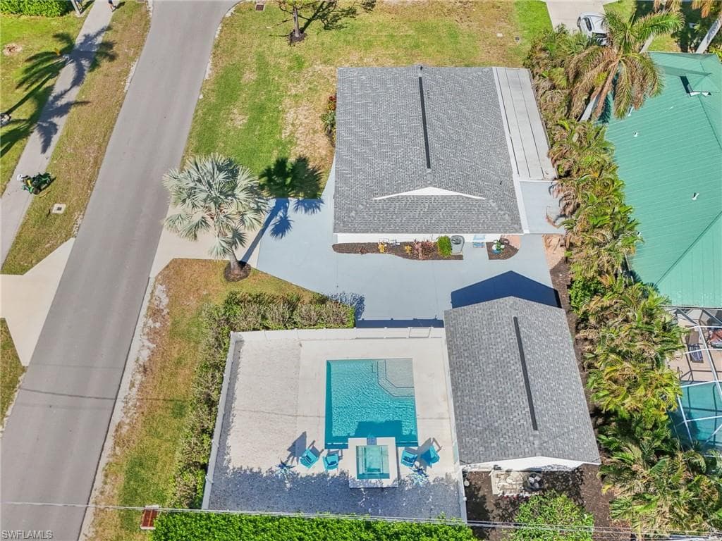 702 107th Ave N, Naples, FL 34108-5