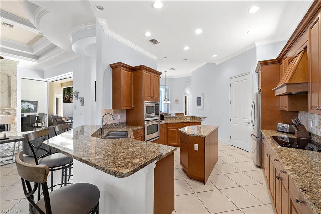 8894 Shenendoah Cir, Naples, FL 34113-10