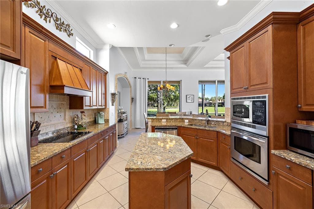 8894 Shenendoah Cir, Naples, FL 34113-11