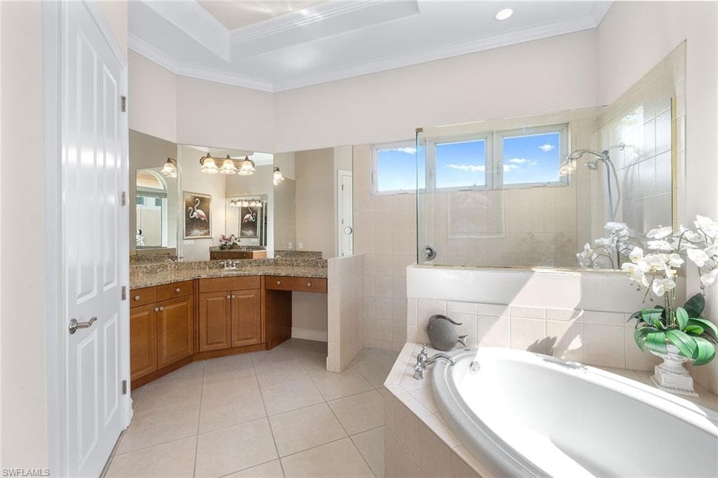 8894 Shenendoah Cir, Naples, FL 34113-19