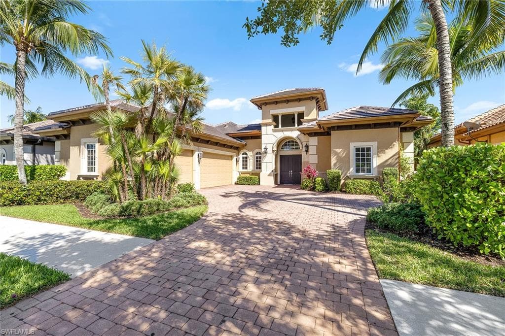 8894 Shenendoah Cir, Naples, FL 34113-2