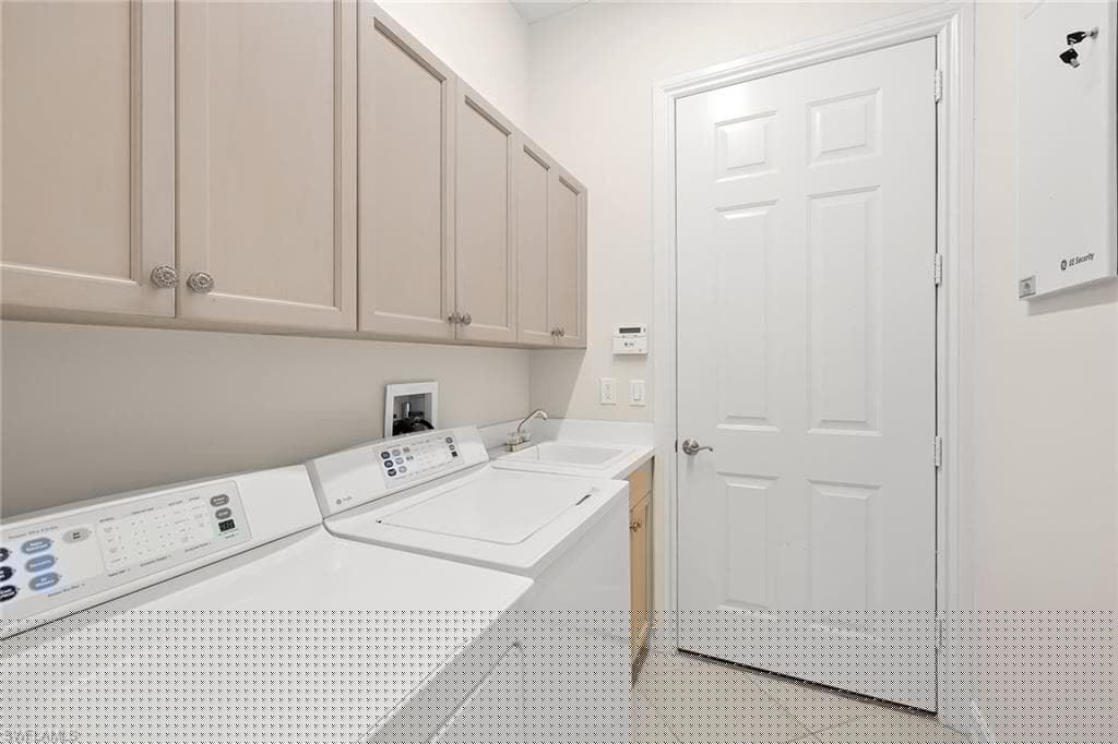 8894 Shenendoah Cir, Naples, FL 34113-32