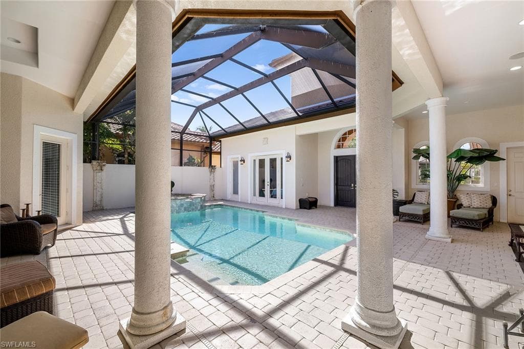 8894 Shenendoah Cir, Naples, FL 34113-33