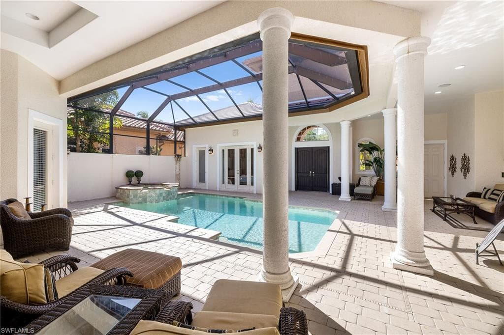 8894 Shenendoah Cir, Naples, FL 34113-34