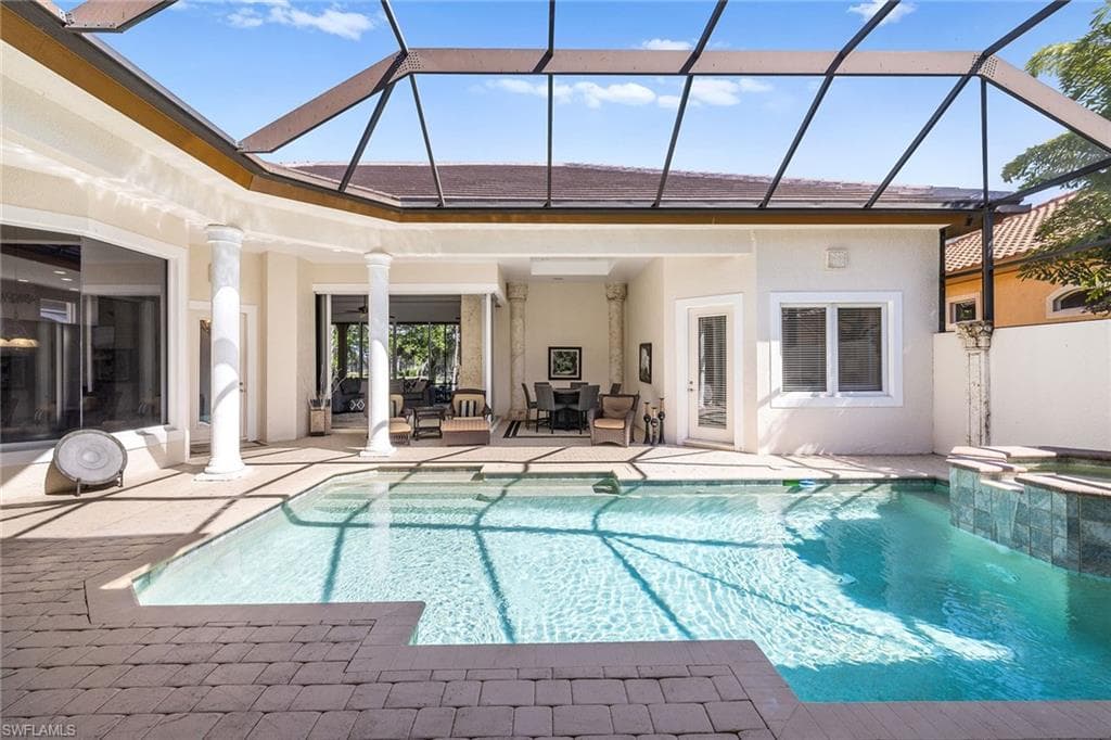 8894 Shenendoah Cir, Naples, FL 34113-37
