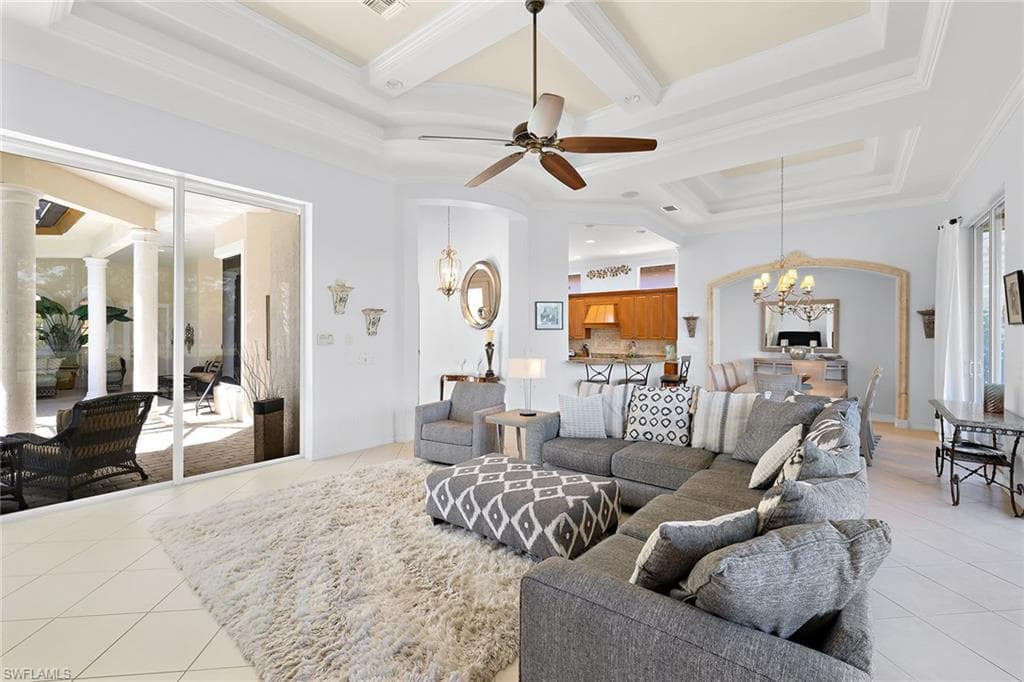 8894 Shenendoah Cir, Naples, FL 34113-3