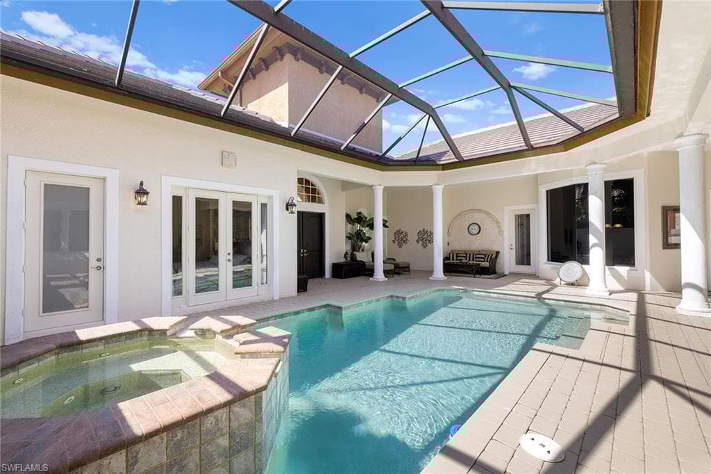 8894 Shenendoah Cir, Naples, FL 34113-39