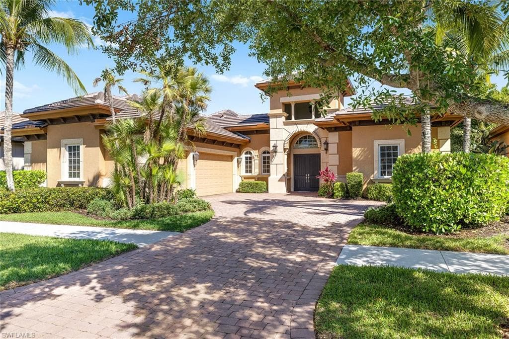 8894 Shenendoah Cir, Naples, FL 34113-43