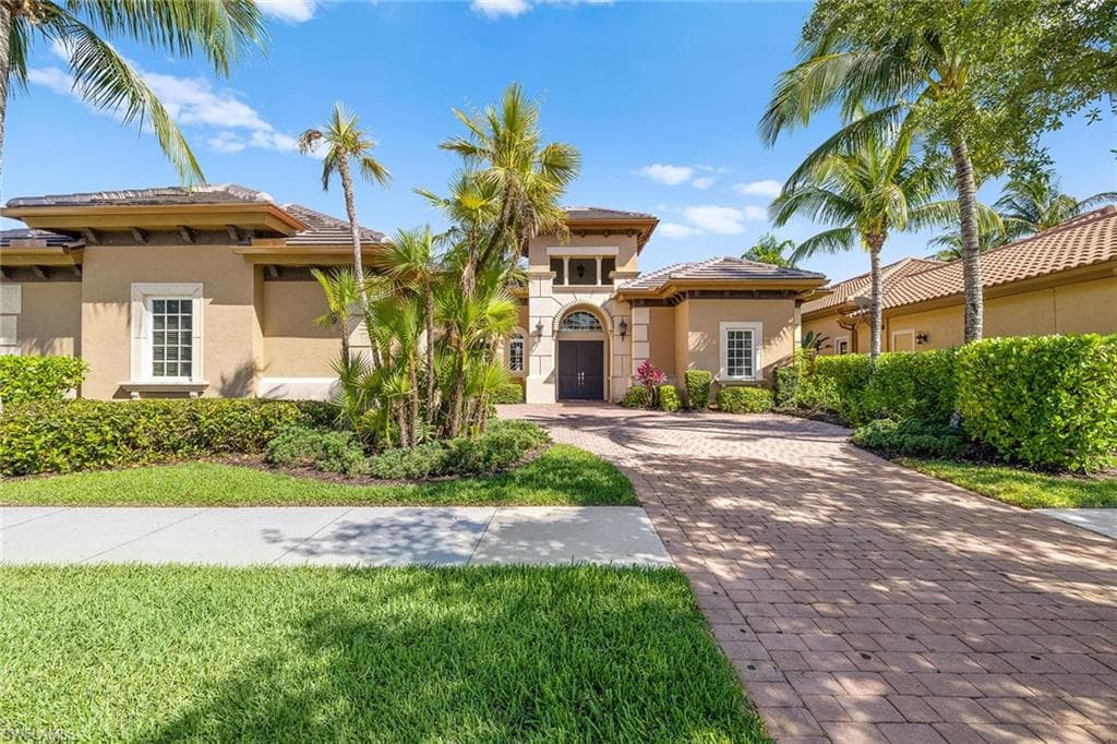 8894 Shenendoah Cir, Naples, FL 34113-44