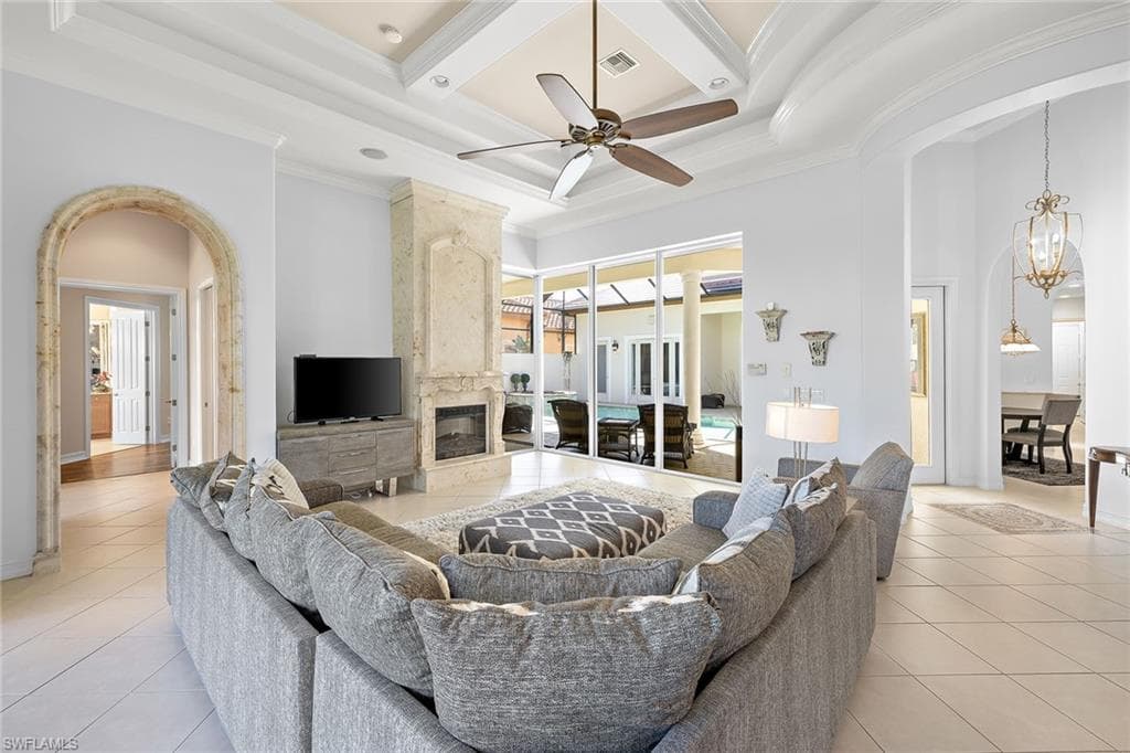 8894 Shenendoah Cir, Naples, FL 34113-4