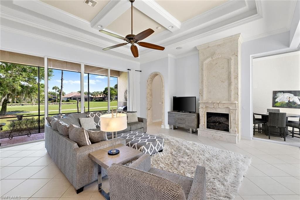 8894 Shenendoah Cir, Naples, FL 34113-5
