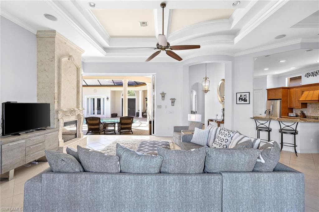 8894 Shenendoah Cir, Naples, FL 34113-8