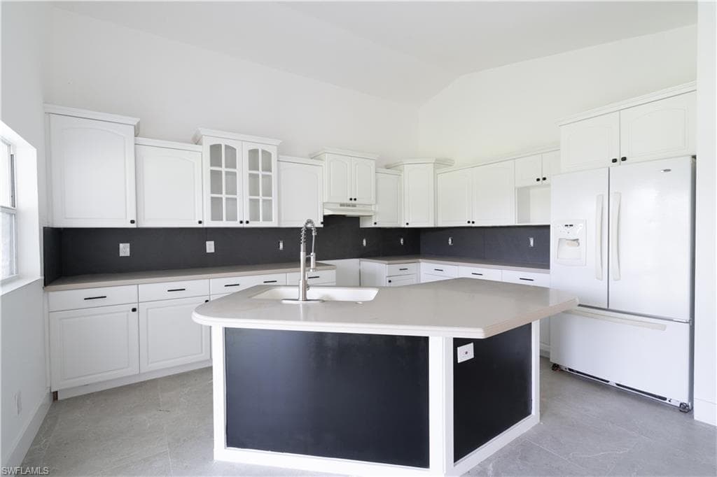 226 6th Ter, Cape Coral, FL 33990-9