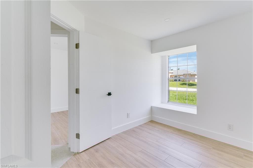 226 6th Ter, Cape Coral, FL 33990-15