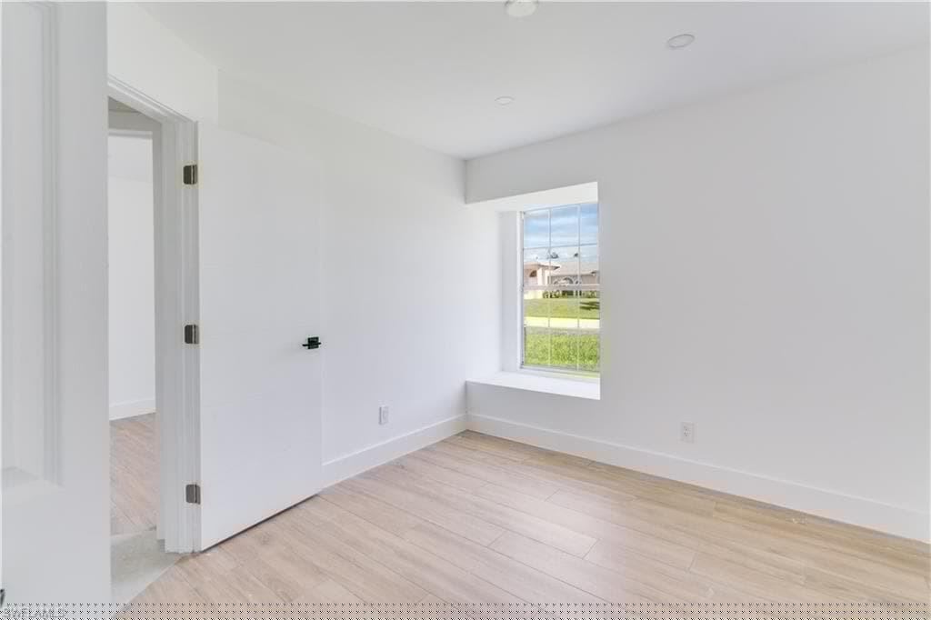 226 6th Ter, Cape Coral, FL 33990-16