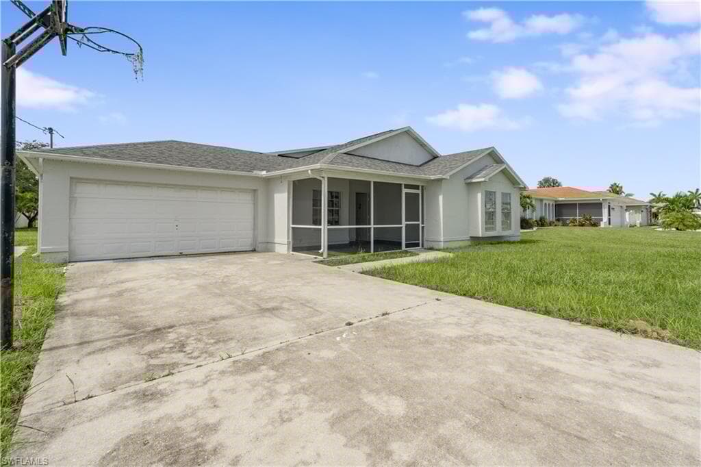 226 6th Ter, Cape Coral, FL 33990-1