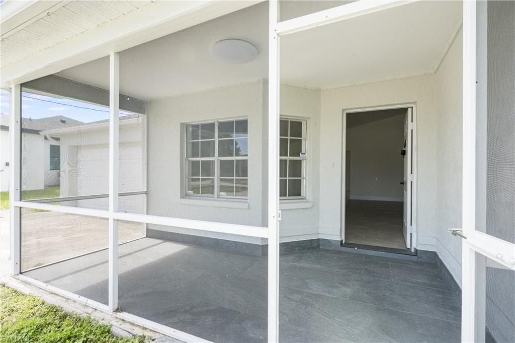 226 6th Ter, Cape Coral, FL 33990-27