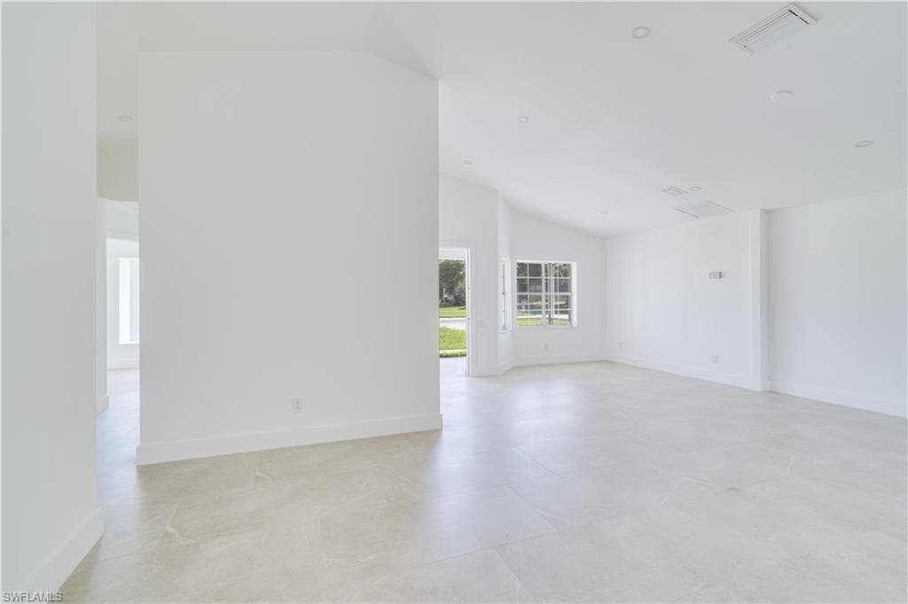 226 6th Ter, Cape Coral, FL 33990-5