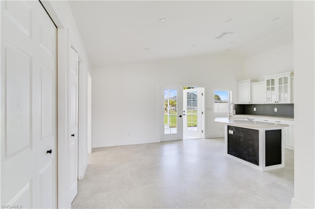 226 6th Ter, Cape Coral, FL 33990-8