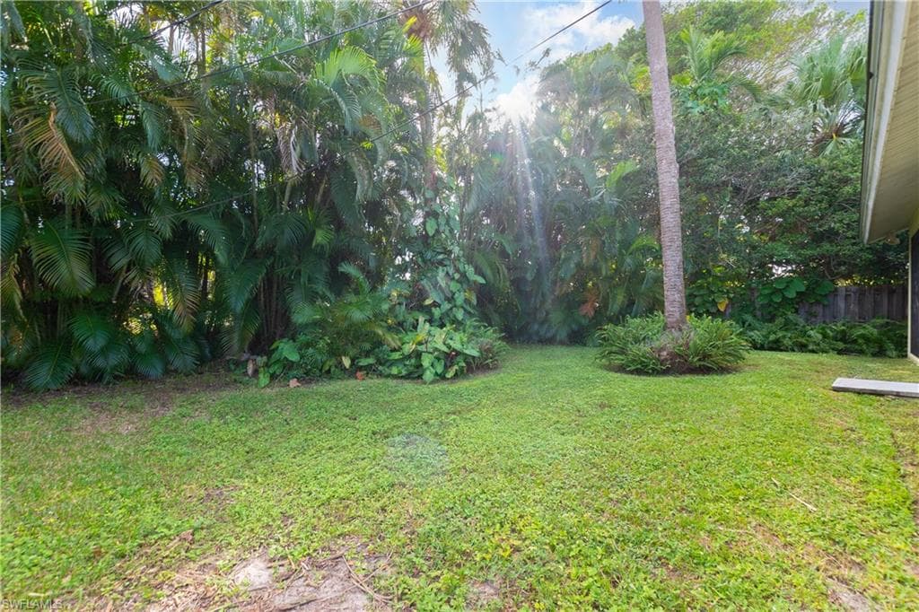 812 102nd Ave N, Naples, FL 34108-21