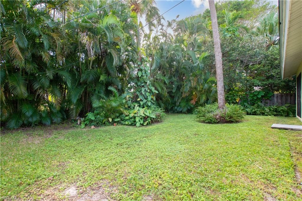 812 102nd Ave N, Naples, FL 34108-22