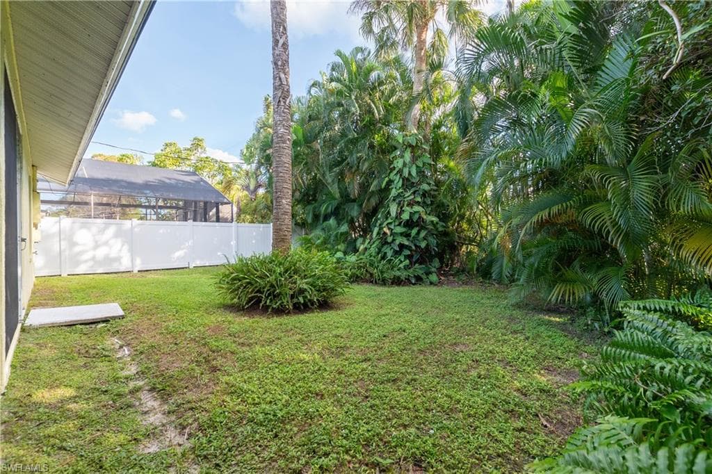 812 102nd Ave N, Naples, FL 34108-23