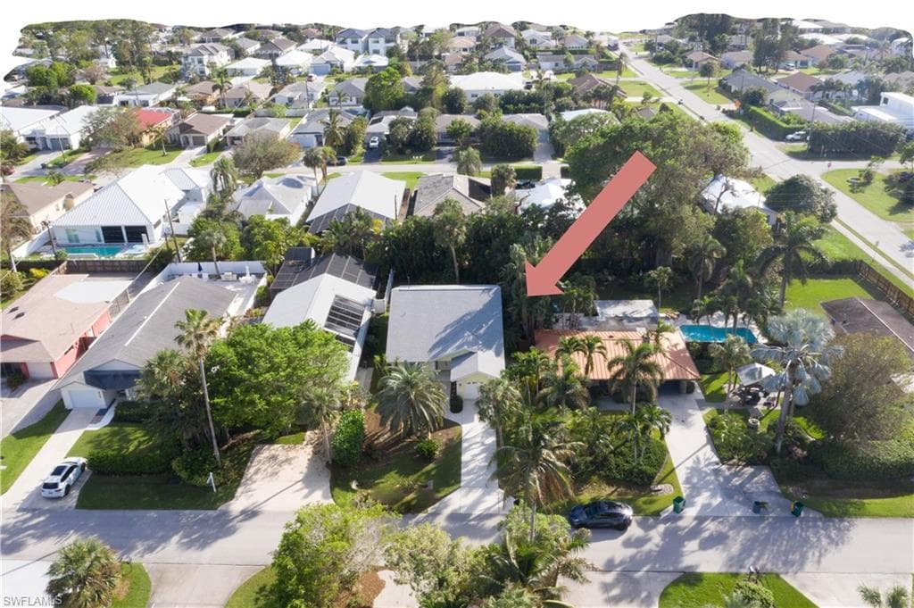 812 102nd Ave N, Naples, FL 34108-24