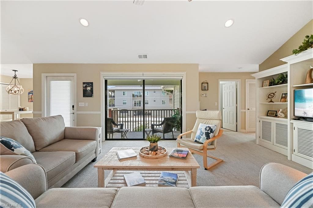 880 8th Ave S 202, Naples, FL 34102-9