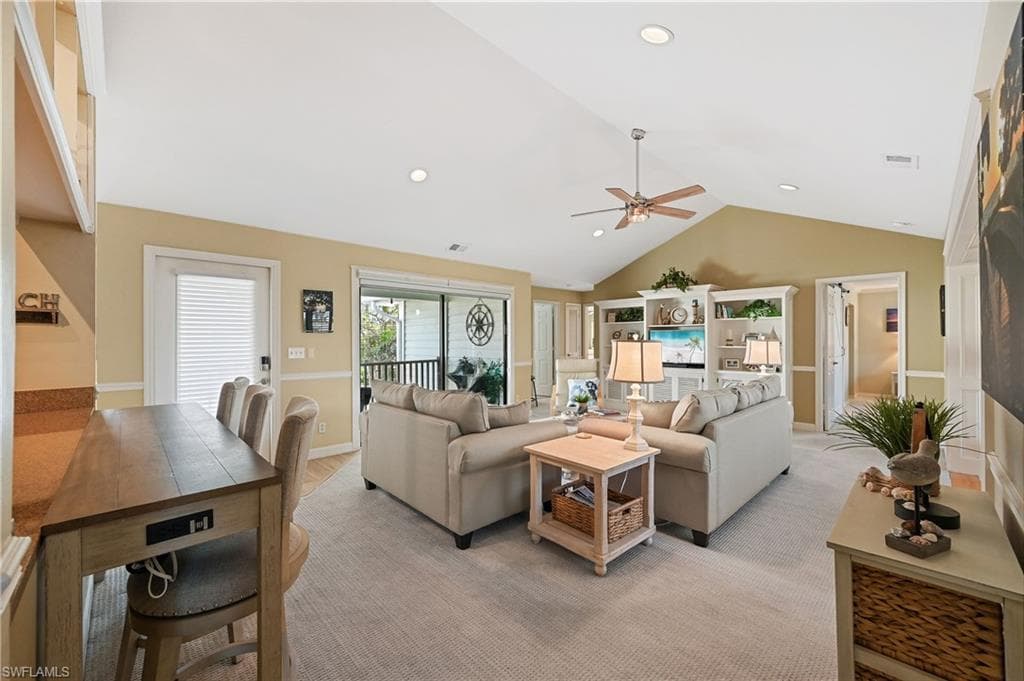 880 8th Ave S 202, Naples, FL 34102-11