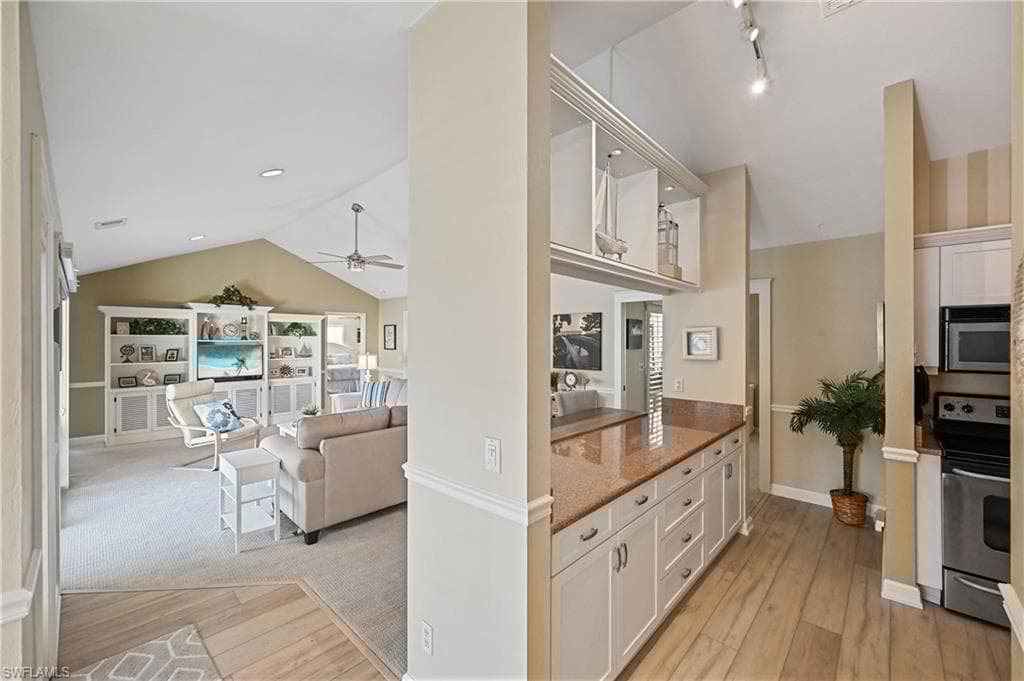 880 8th Ave S 202, Naples, FL 34102-16
