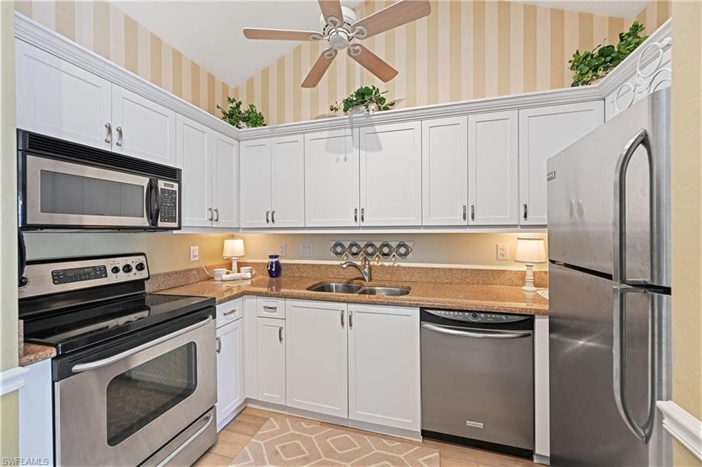 880 8th Ave S 202, Naples, FL 34102-20