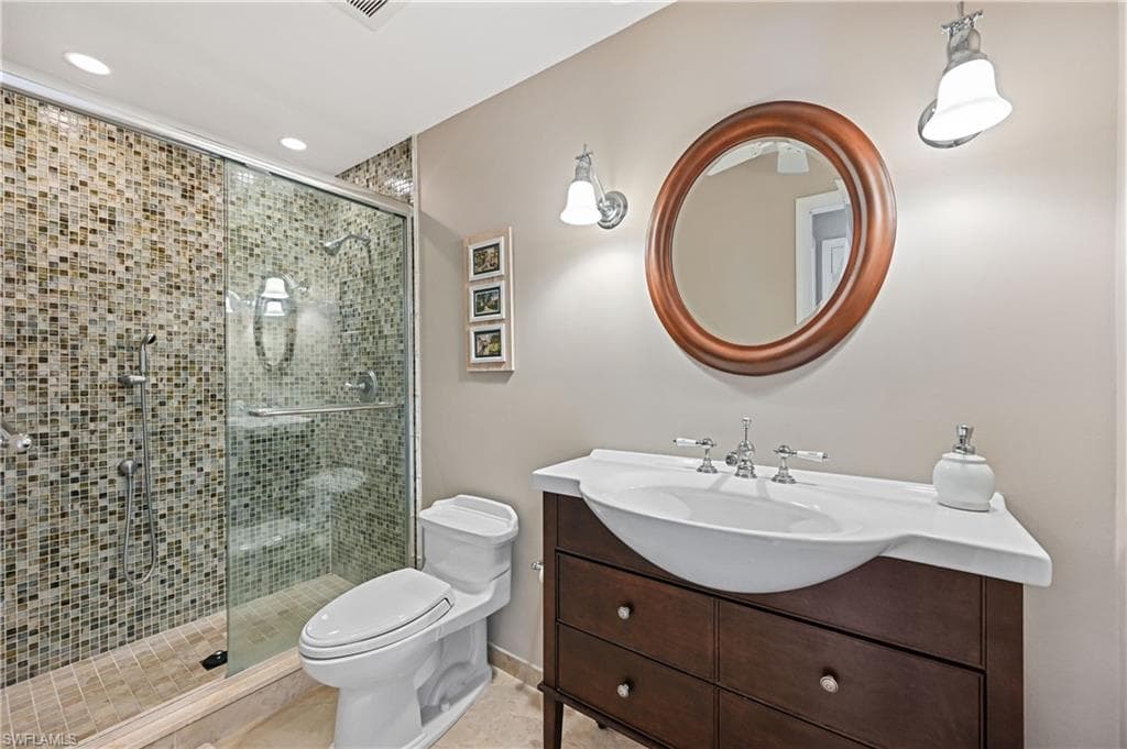 880 8th Ave S 202, Naples, FL 34102-27