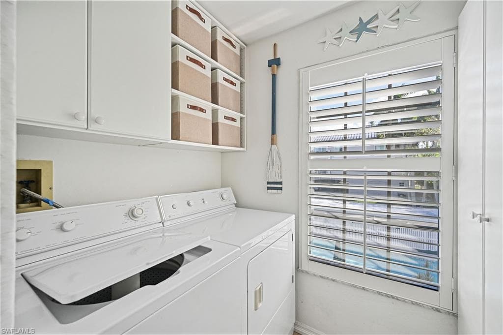 880 8th Ave S 202, Naples, FL 34102-38