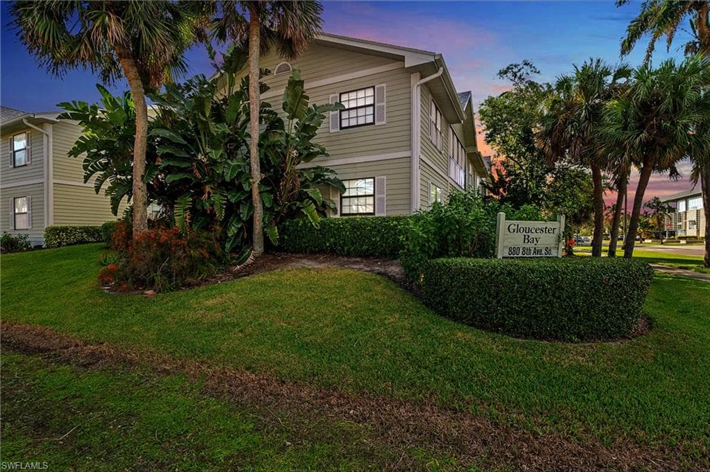 880 8th Ave S 202, Naples, FL 34102-40