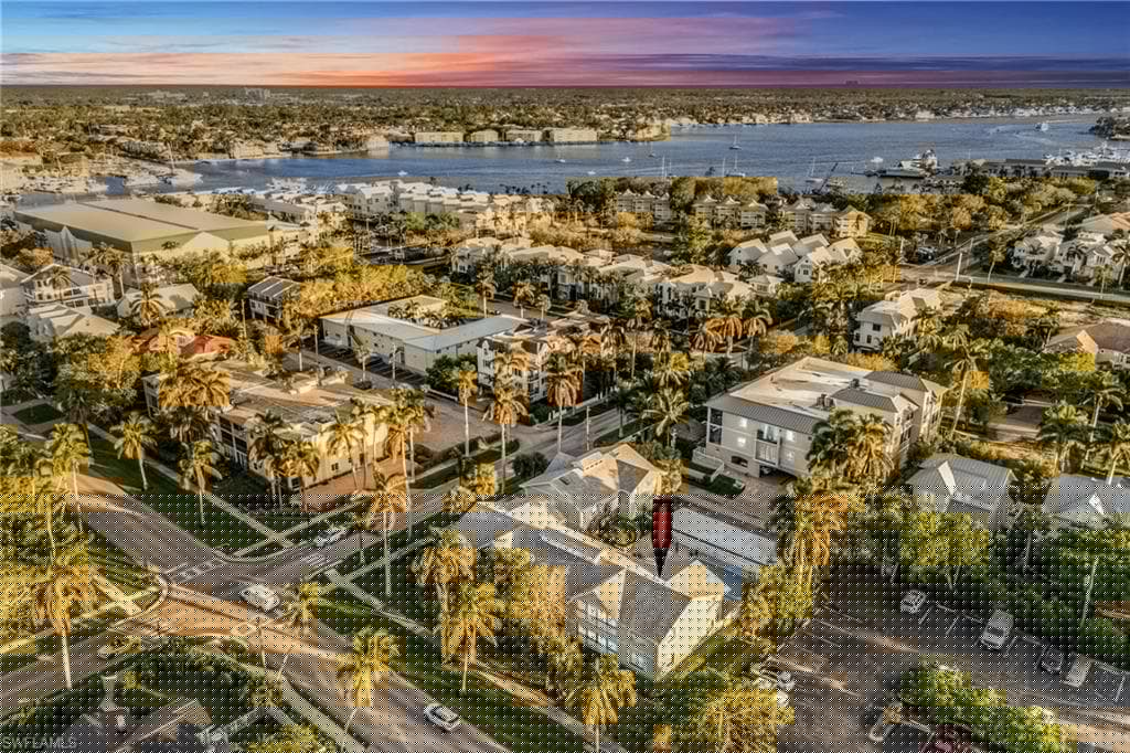 880 8th Ave S 202, Naples, FL 34102-5
