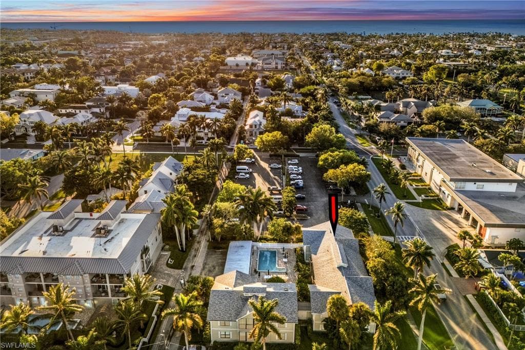 880 8th Ave S 202, Naples, FL 34102-6