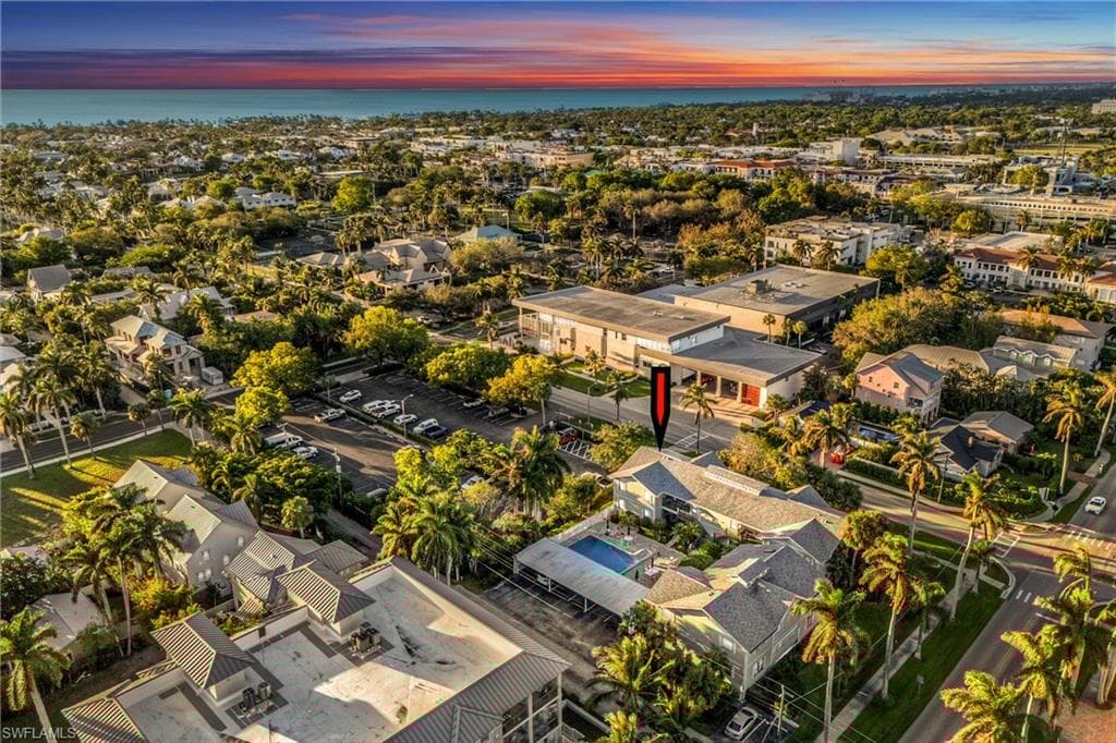 880 8th Ave S 202, Naples, FL 34102-7
