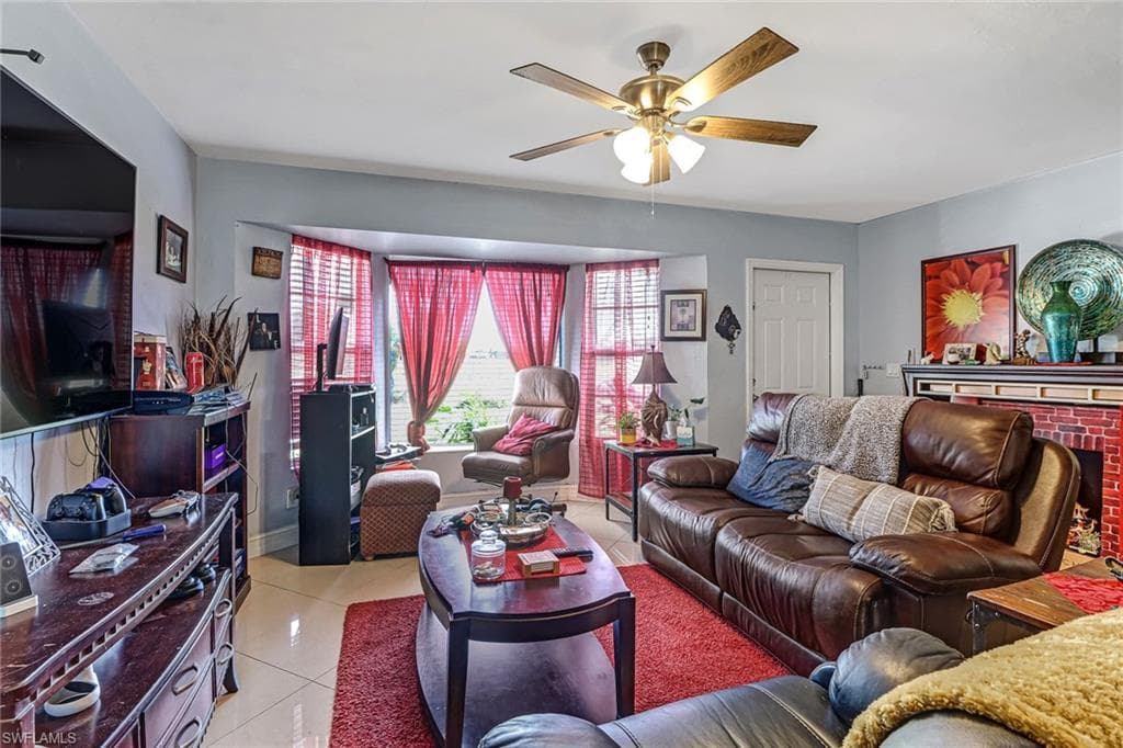4988 19th Pl SW, Naples, FL 34116-9