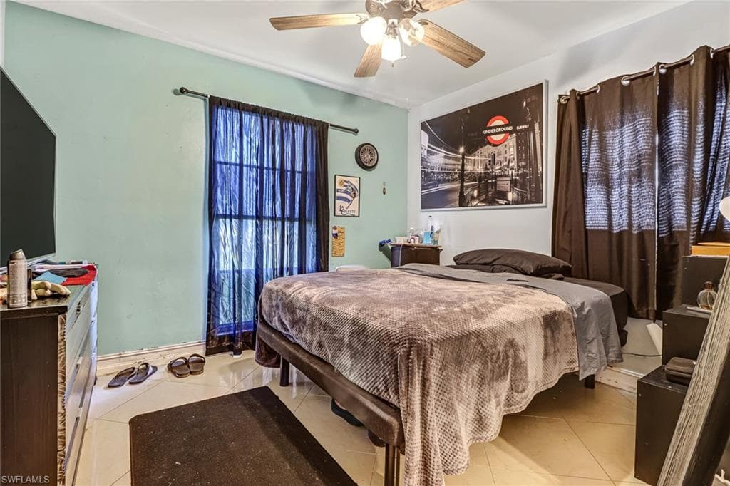 4988 19th Pl SW, Naples, FL 34116-17