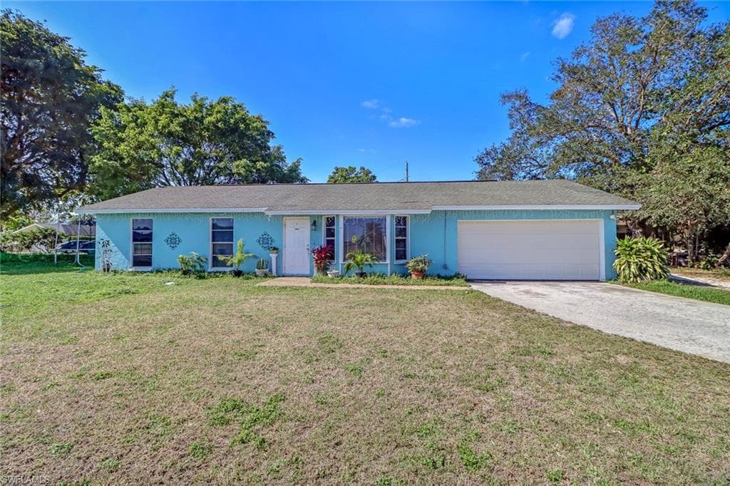 4988 19th Pl SW, Naples, FL 34116-1
