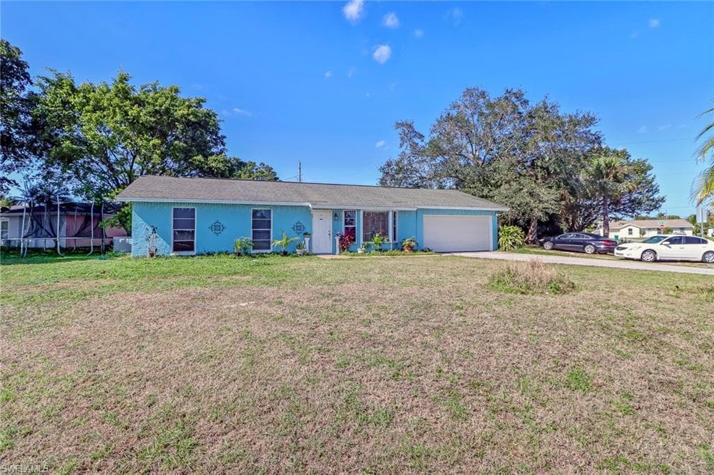4988 19th Pl SW, Naples, FL 34116-3